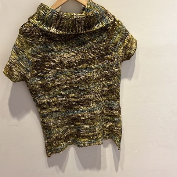 Top - Picture 4 of 8